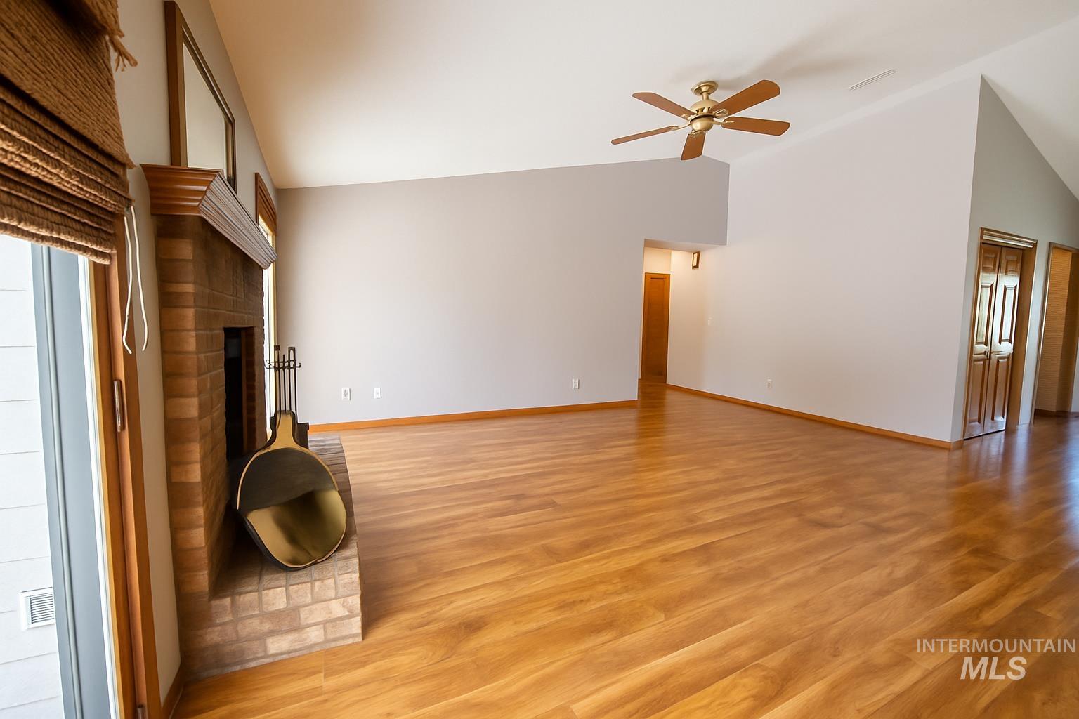 property viewer photo 16