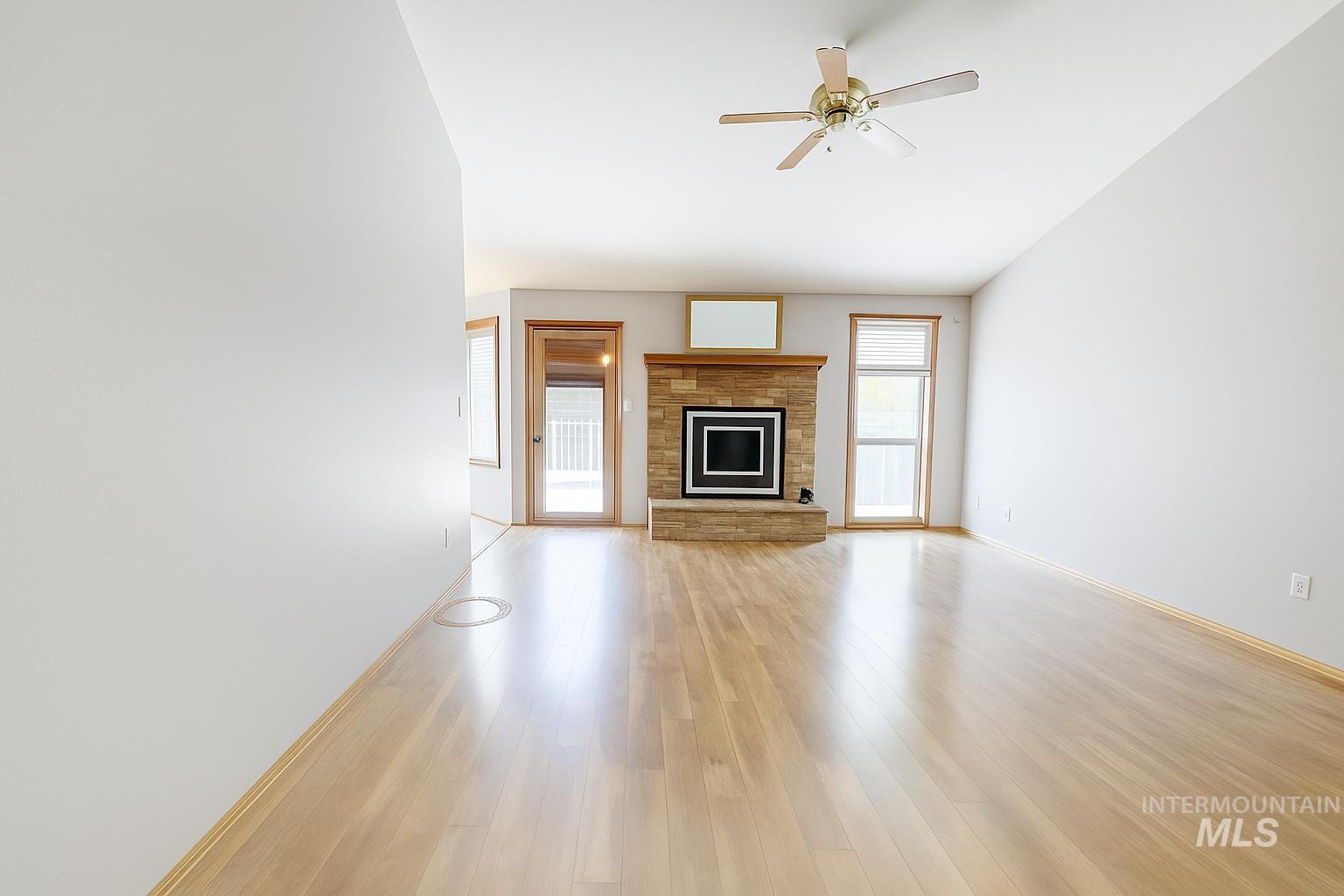 property viewer photo 9
