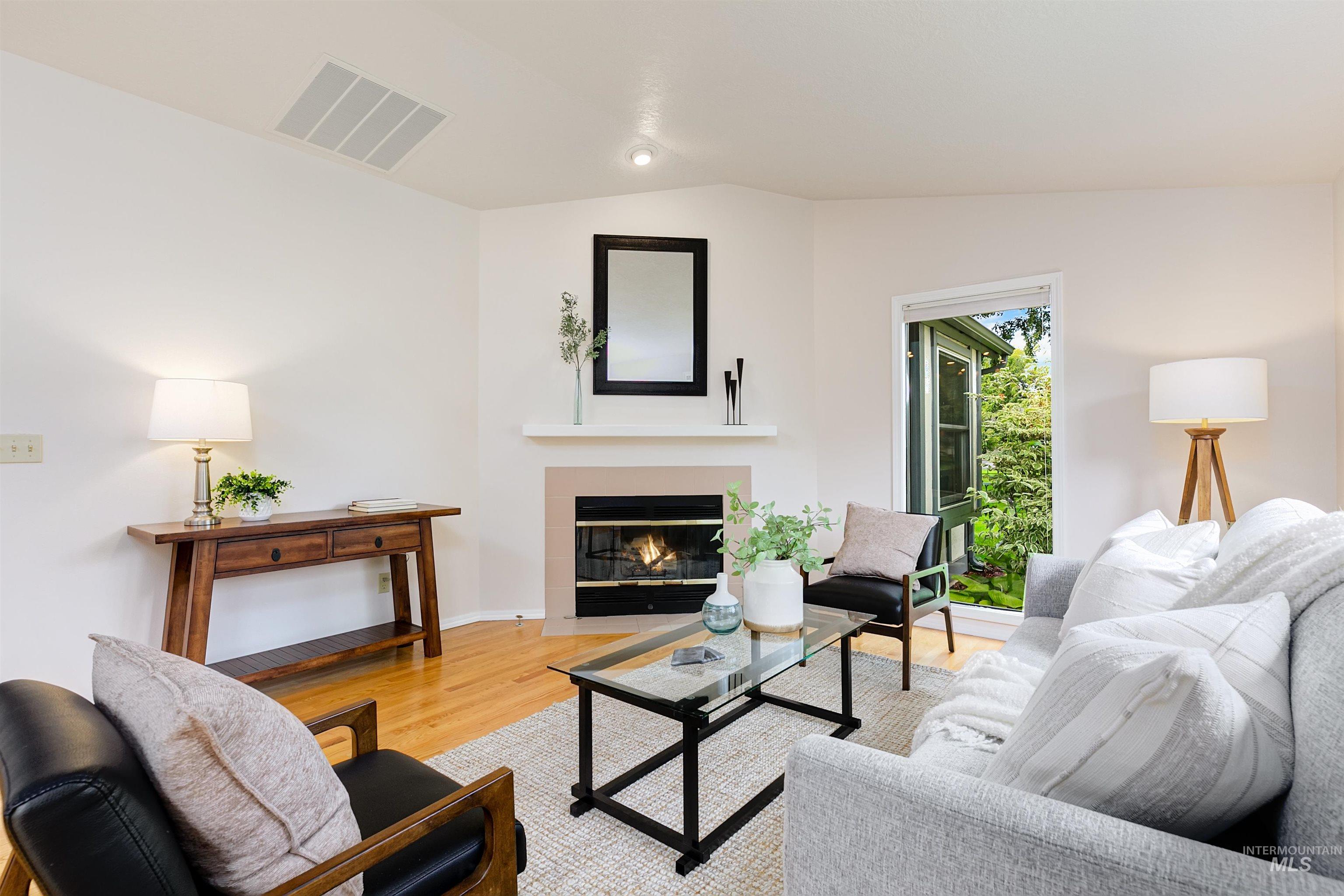 property viewer photo 2