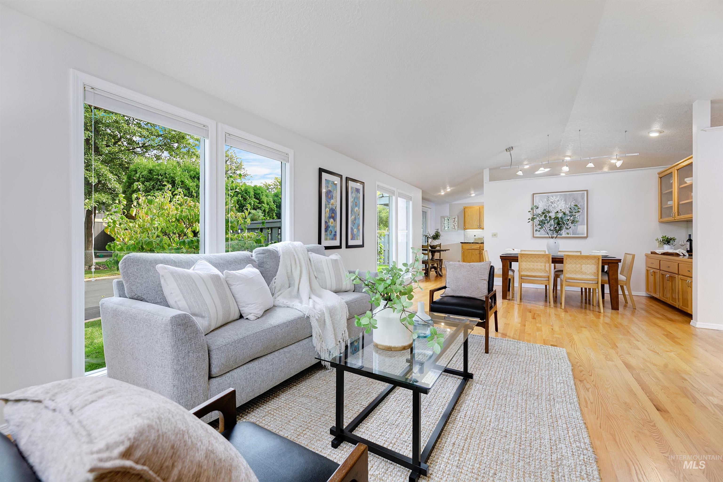 property viewer photo 4