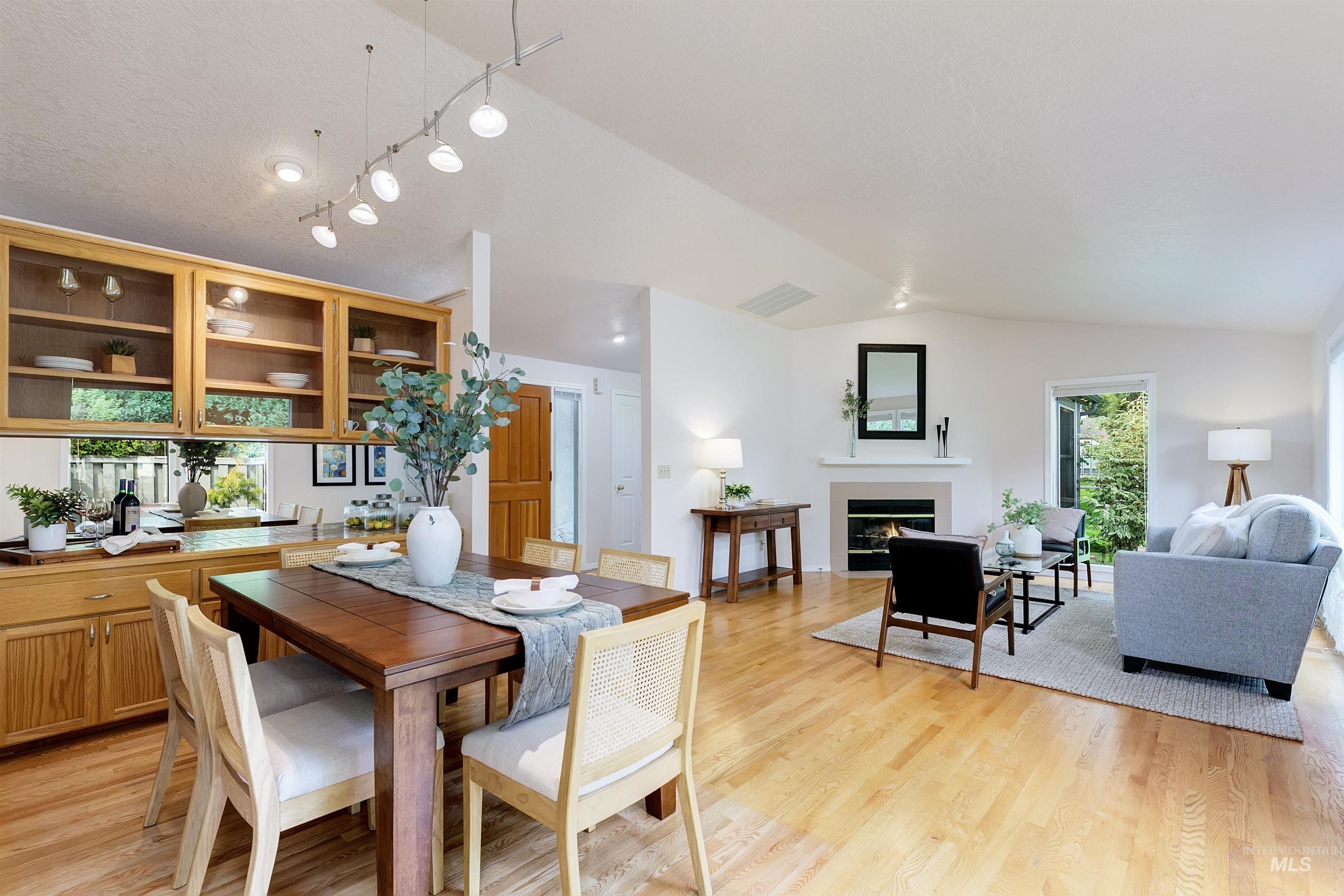 property viewer photo 5