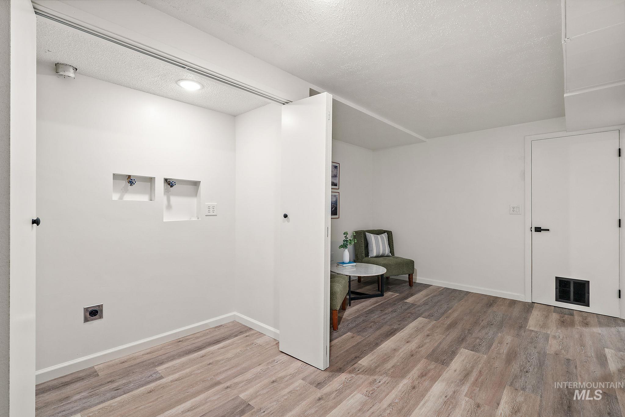 property viewer photo 26