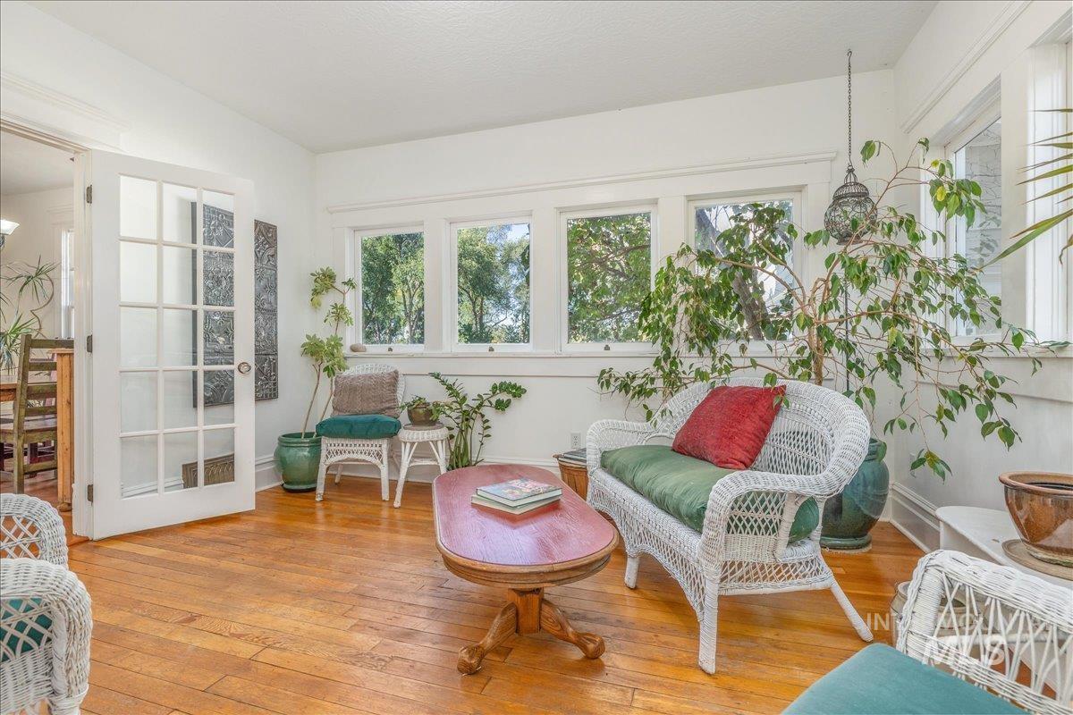 property viewer photo 18