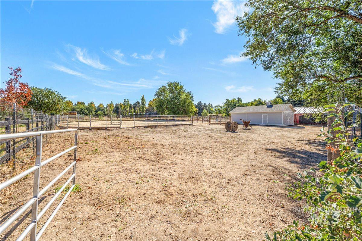 property viewer photo 35