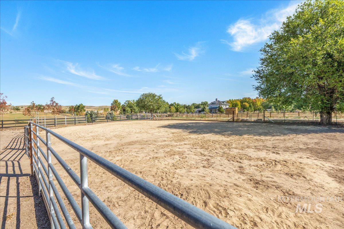 property viewer photo 36