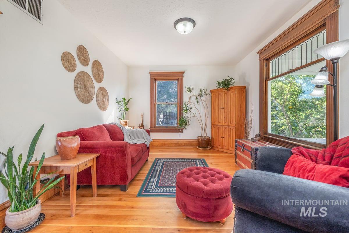 property viewer photo 7