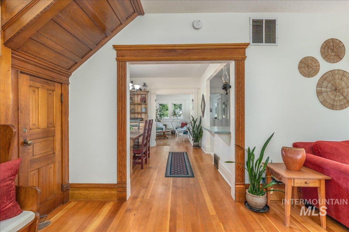 property viewer photo 9