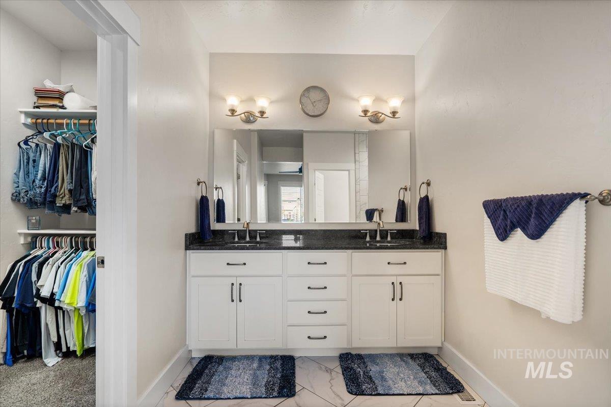 property viewer photo 16