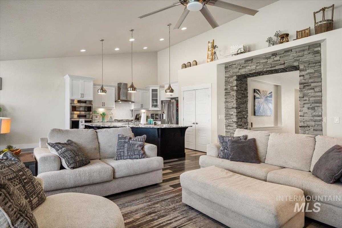 property viewer photo 2