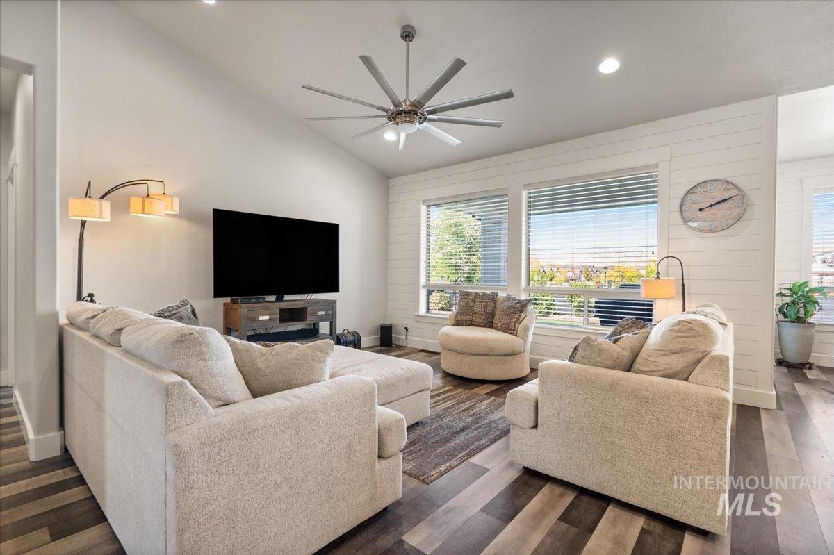 property viewer photo 4
