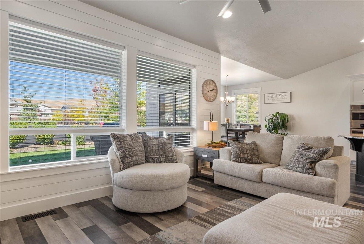 property viewer photo 6