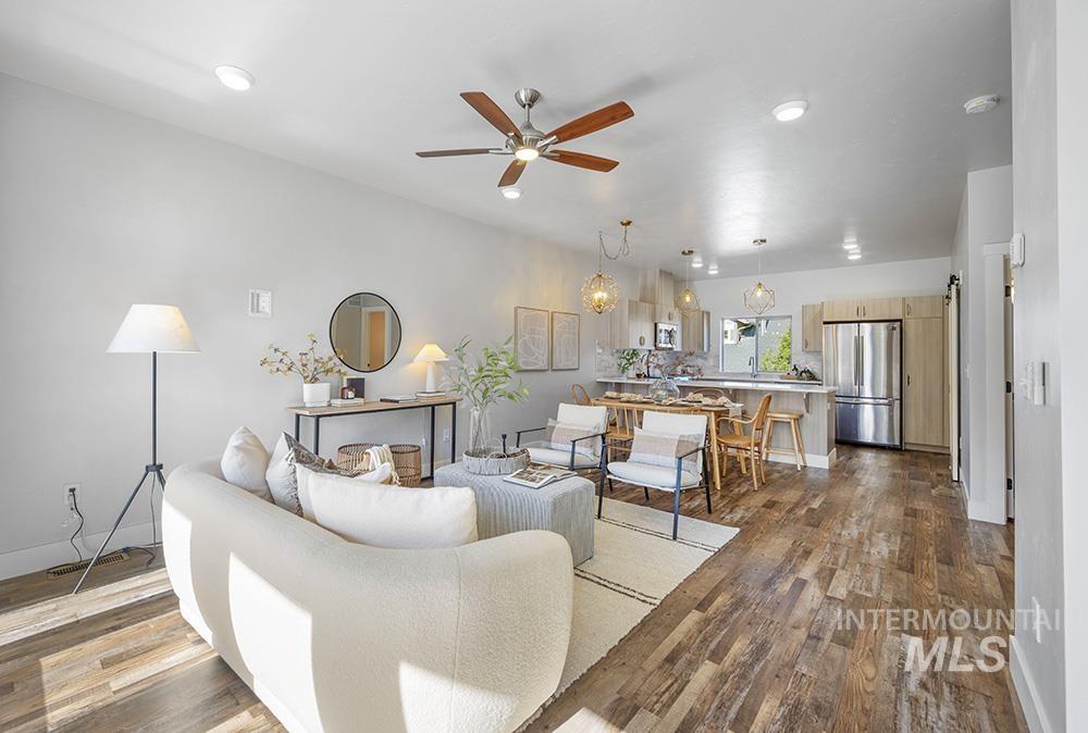 property viewer photo 2