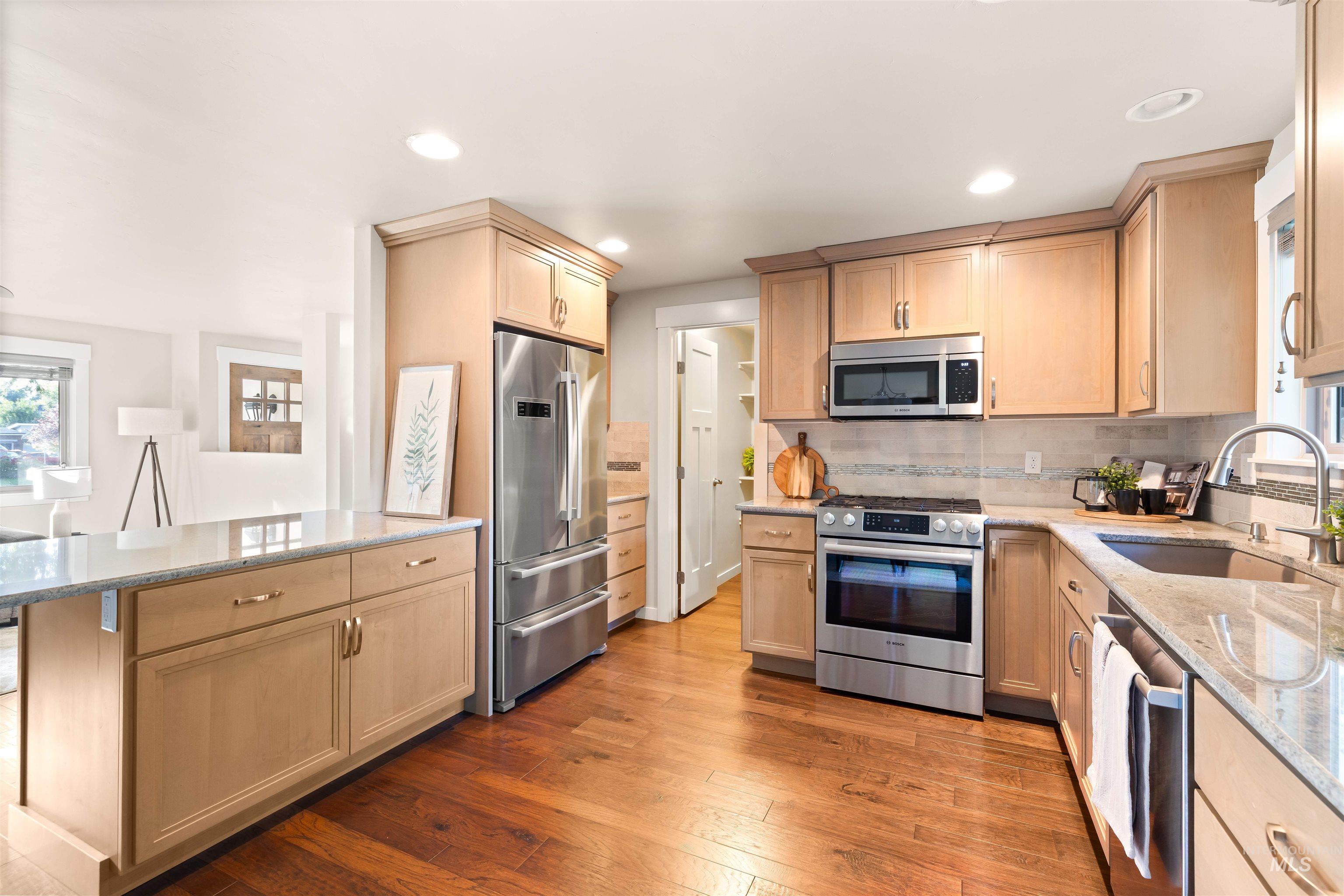 property viewer photo 6
