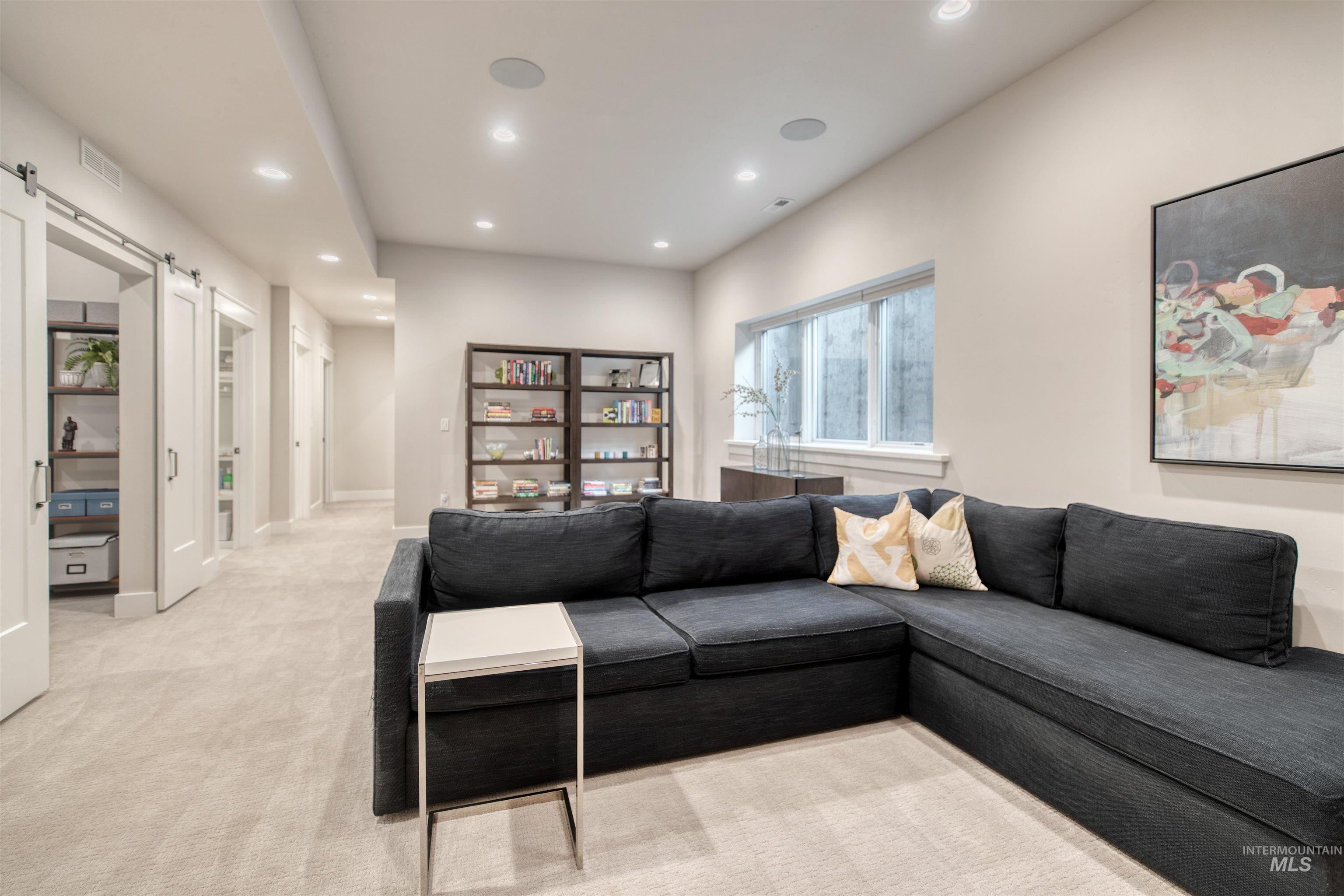 property viewer photo 24