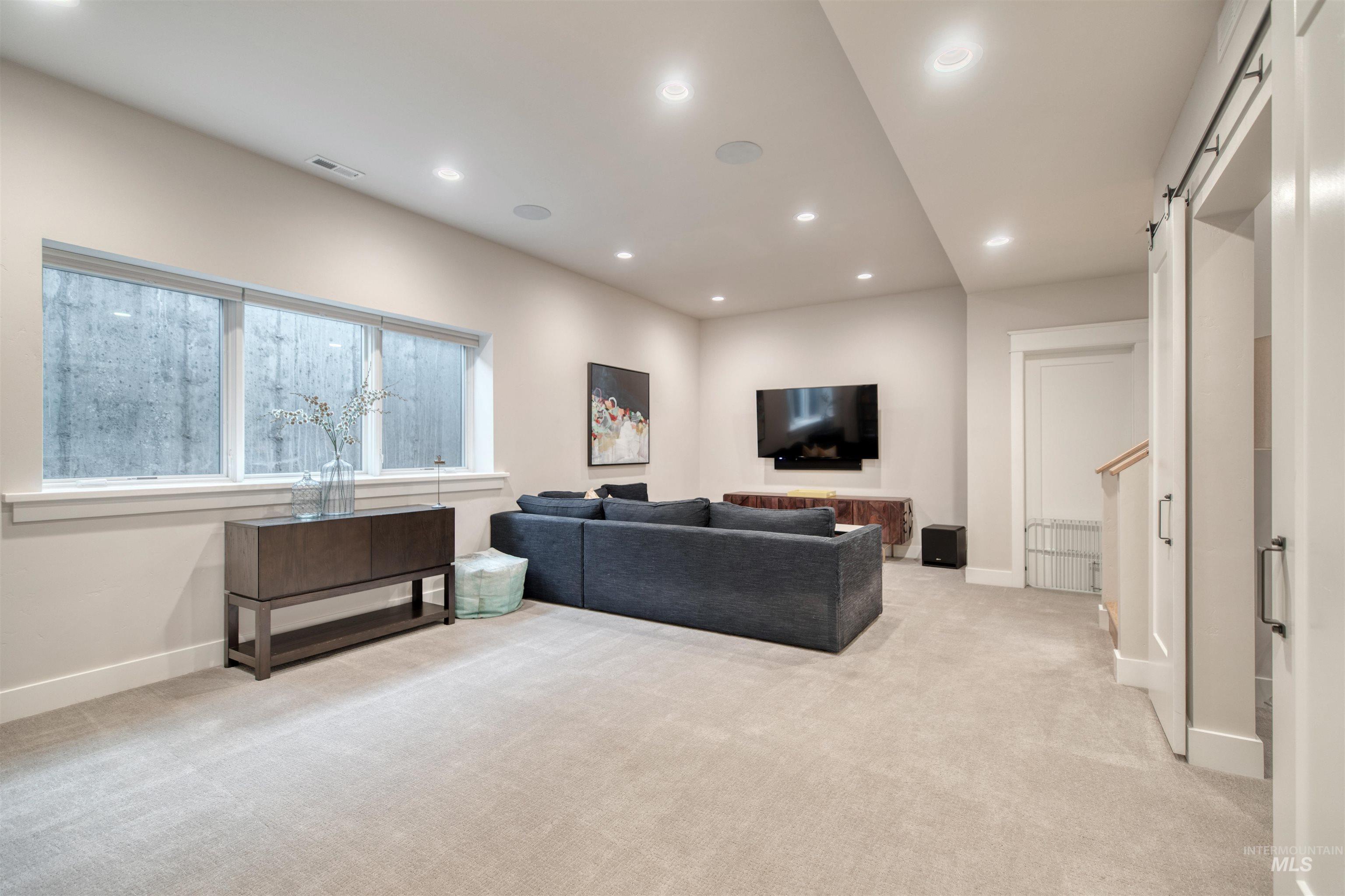 property viewer photo 26