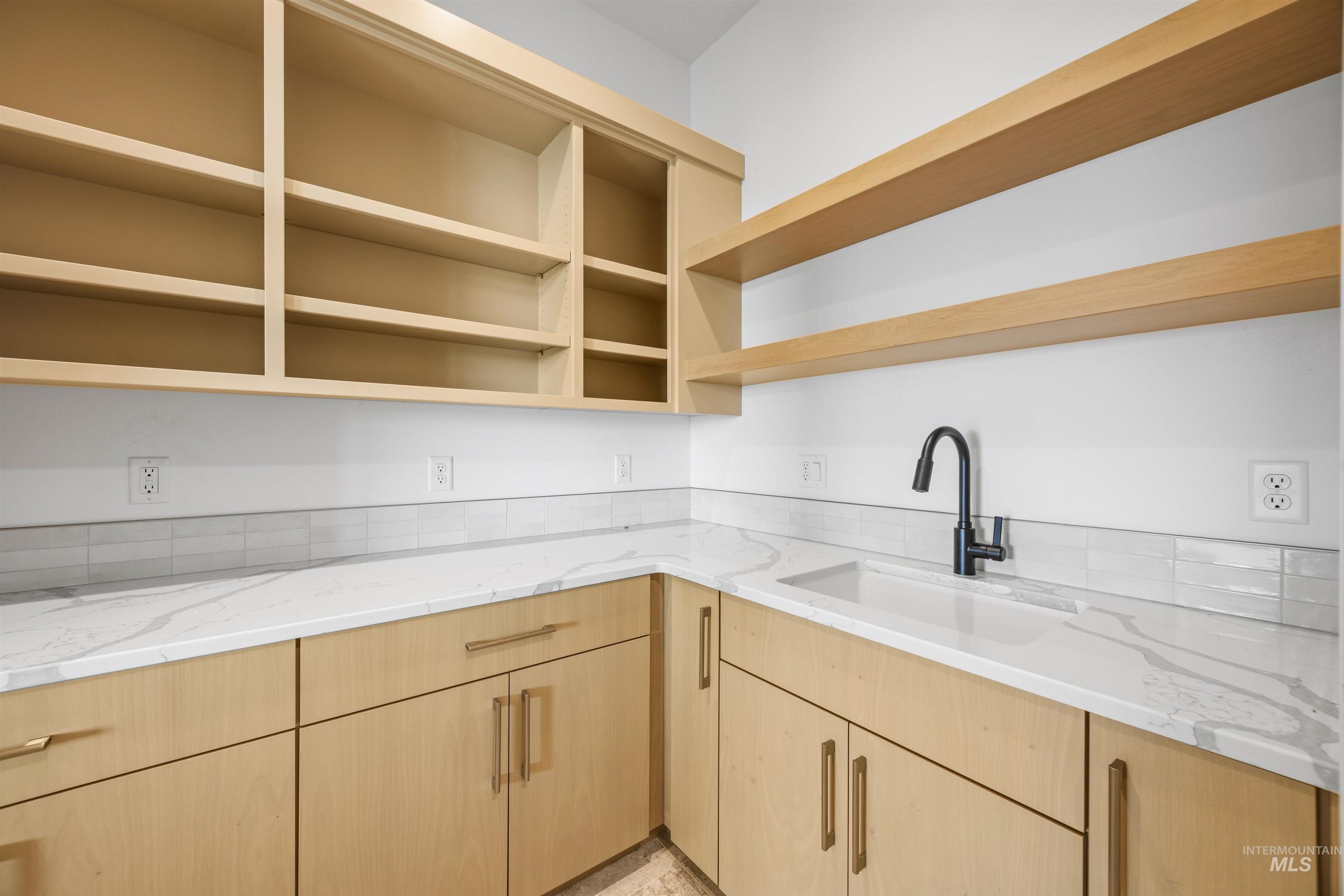 property viewer photo 35