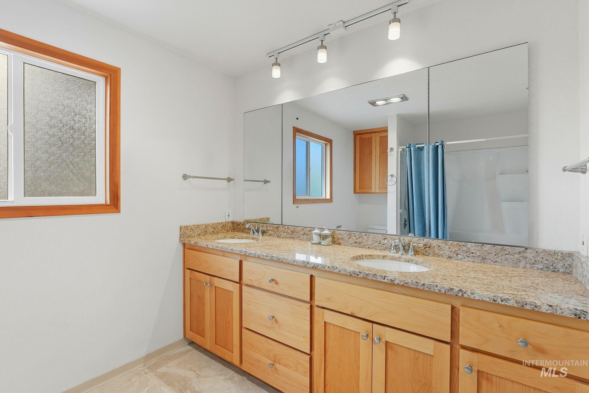 property viewer photo 20
