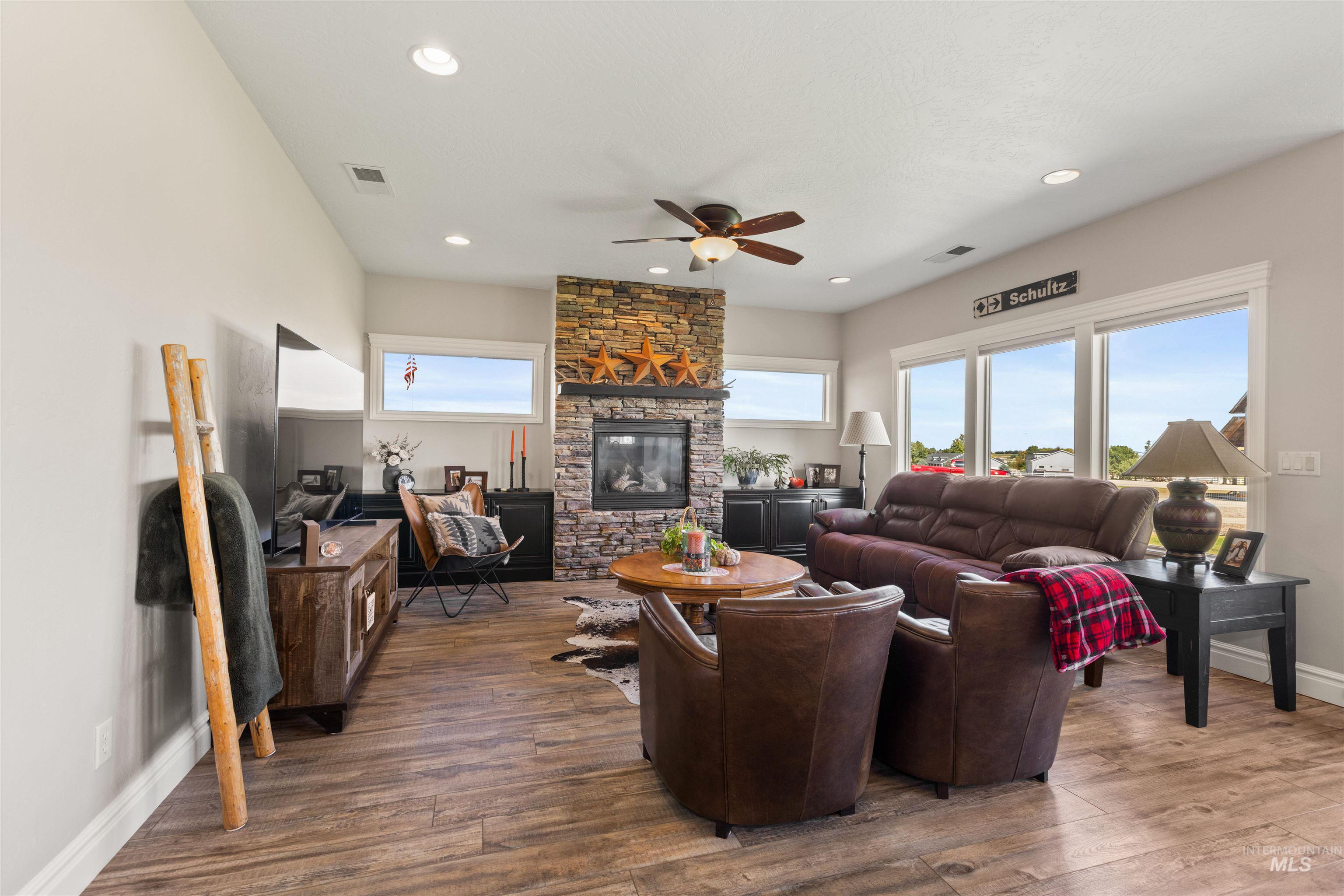 property viewer photo 18