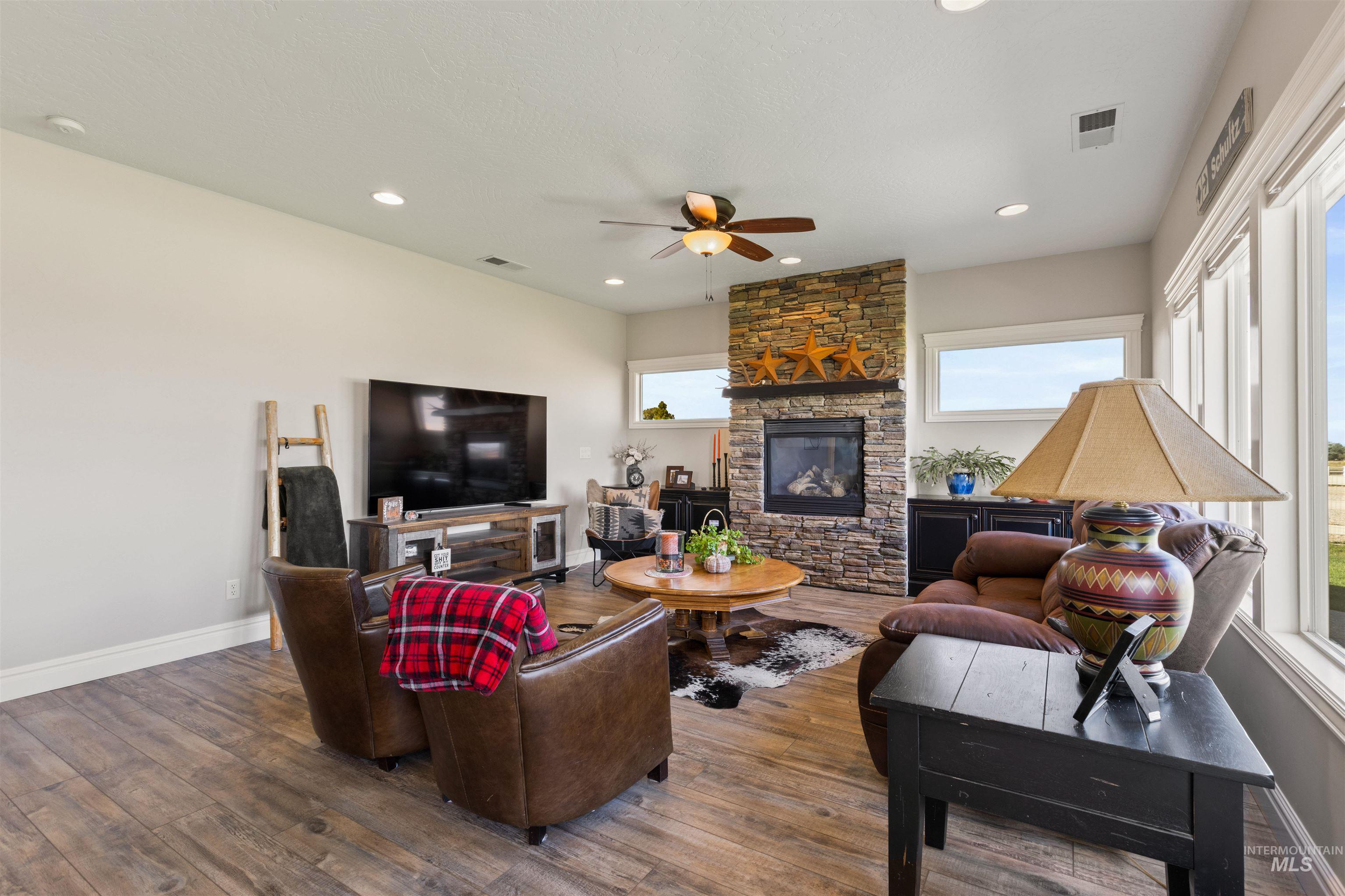 property viewer photo 20