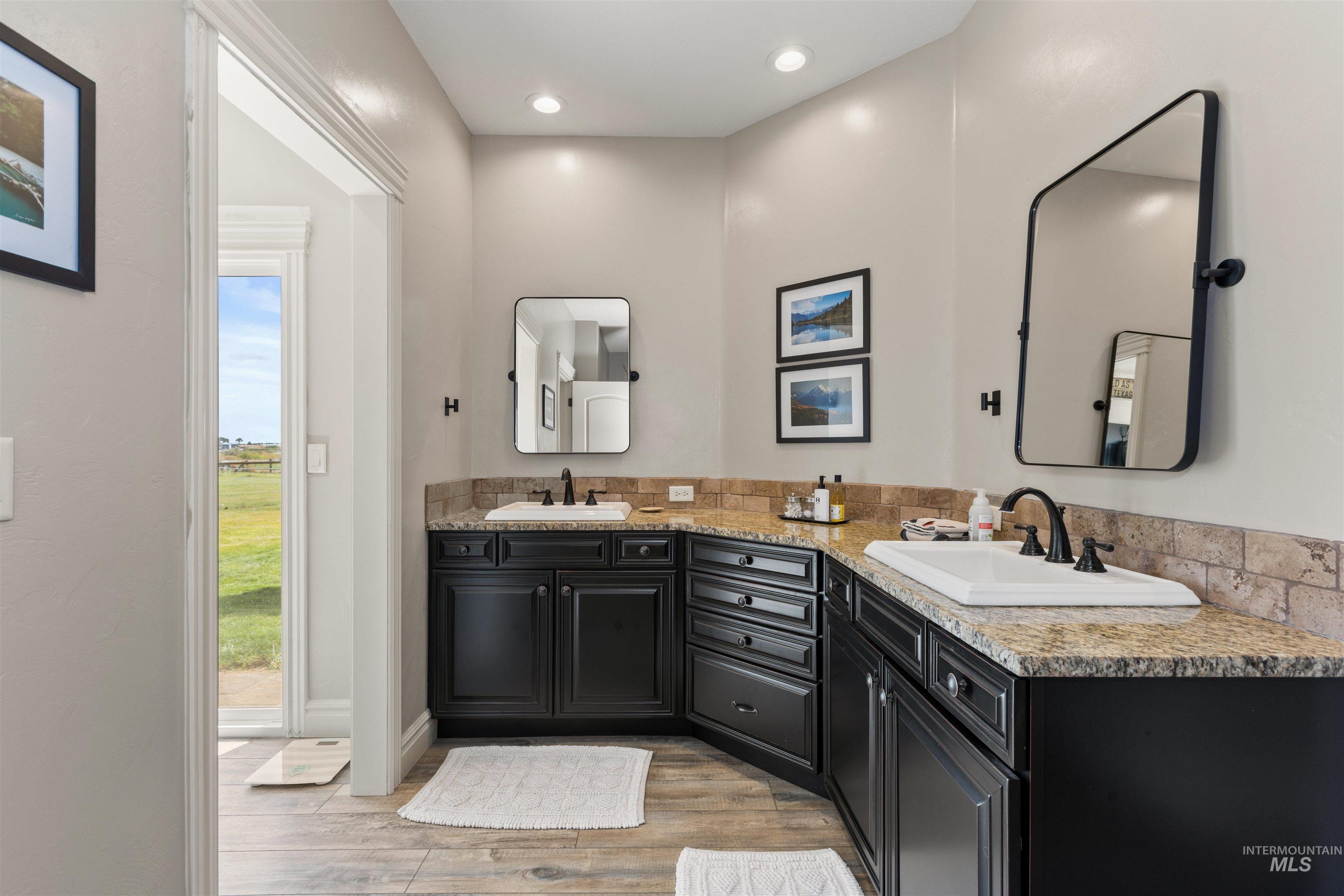 property viewer photo 25