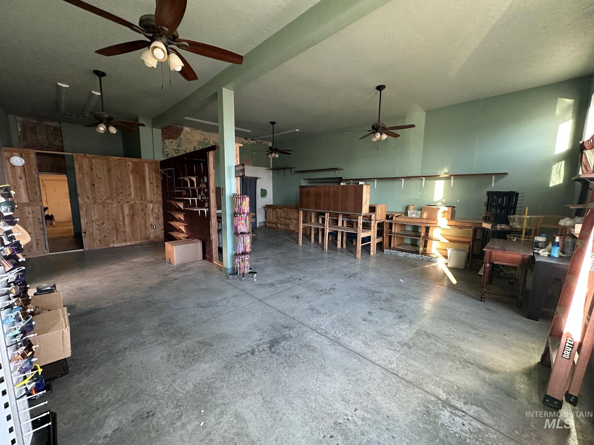 main property photo 16