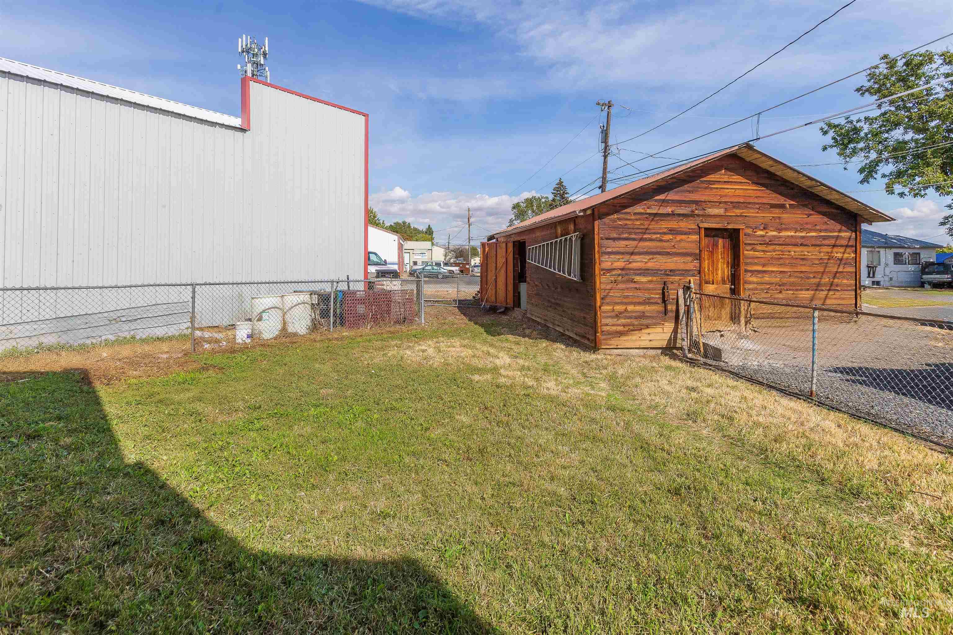main property photo 37