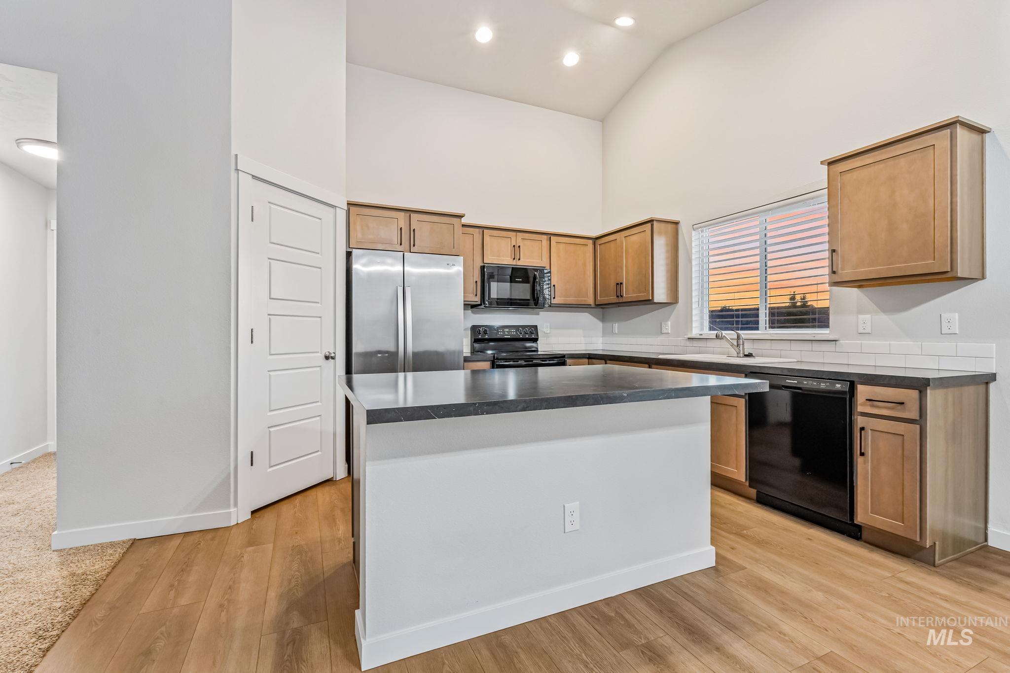 property viewer photo 3