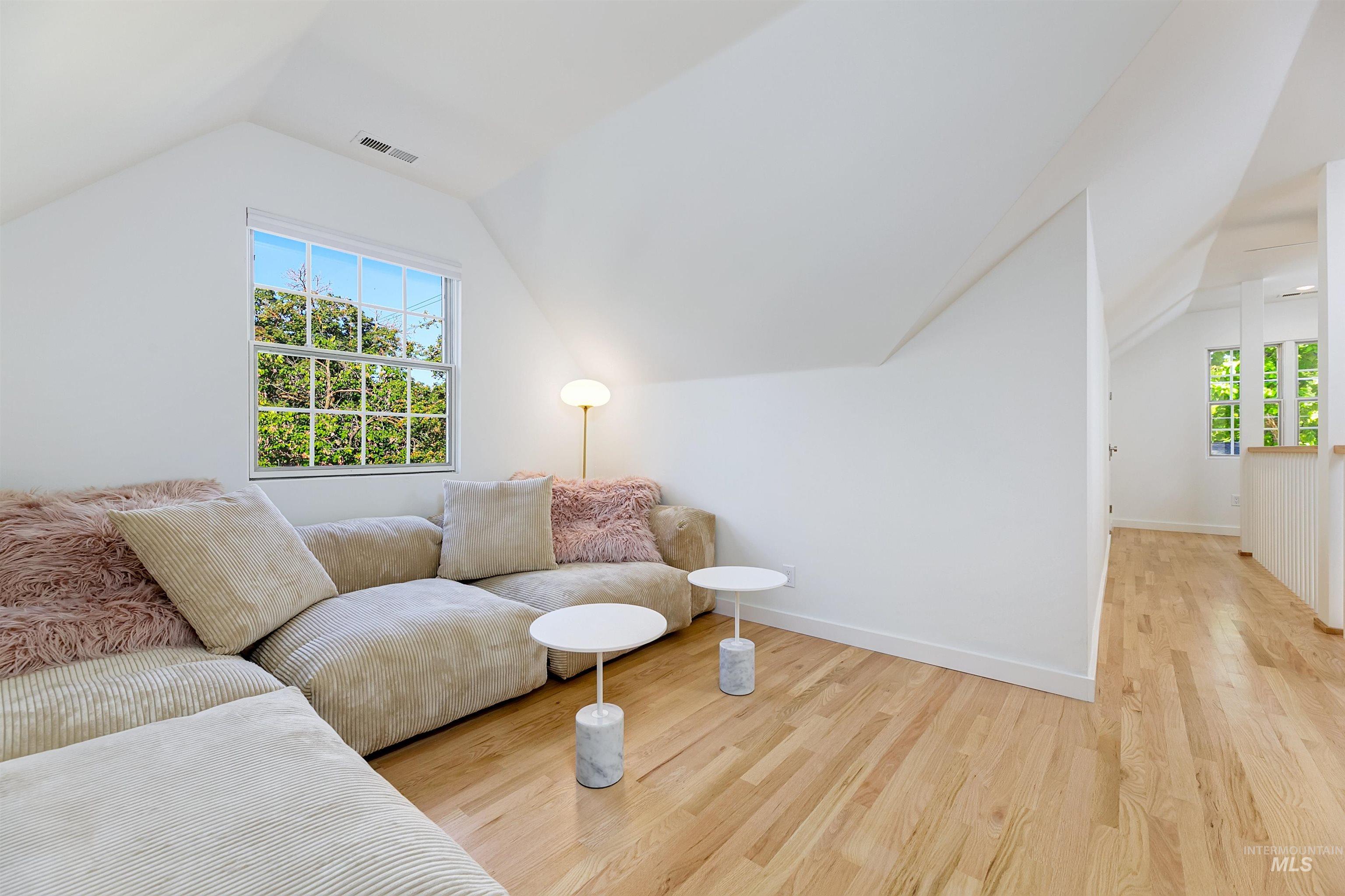 property viewer photo 17