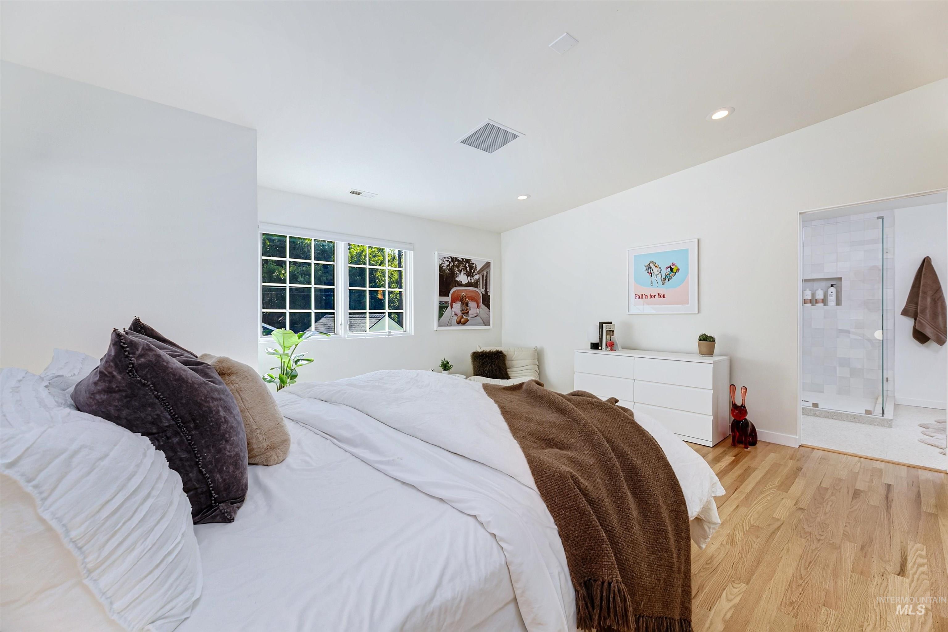 property viewer photo 20