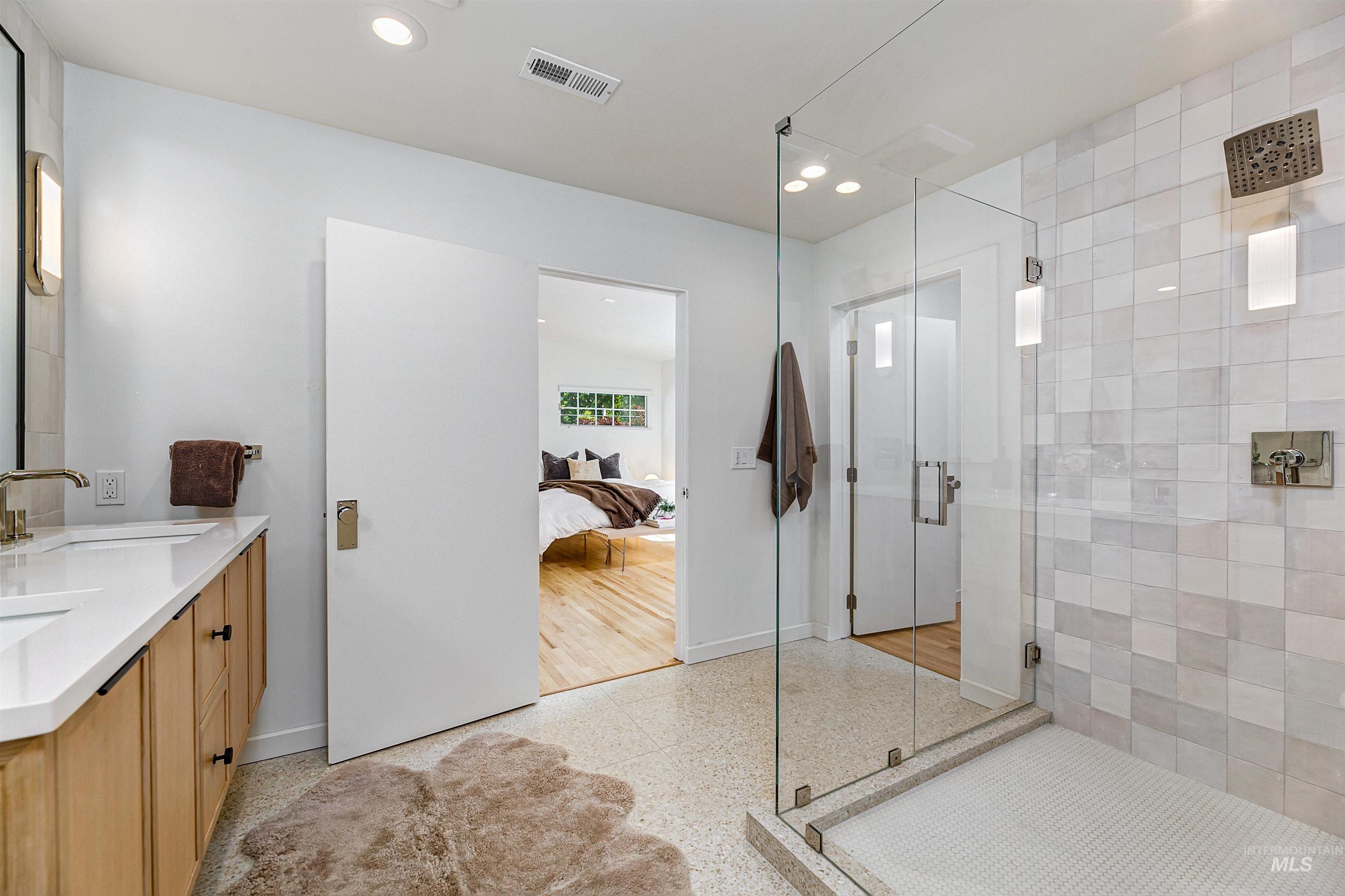 property viewer photo 23