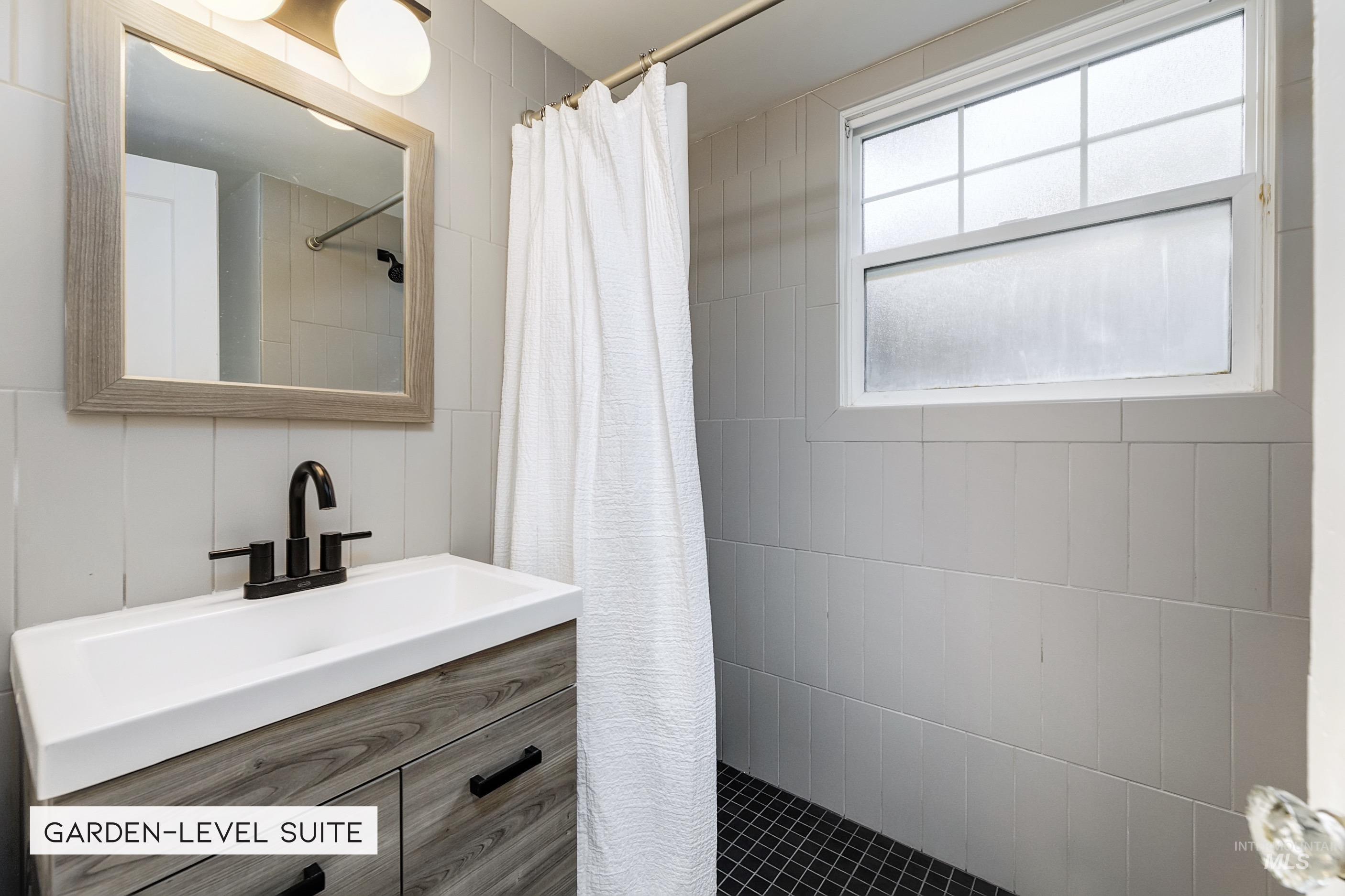 property viewer photo 35