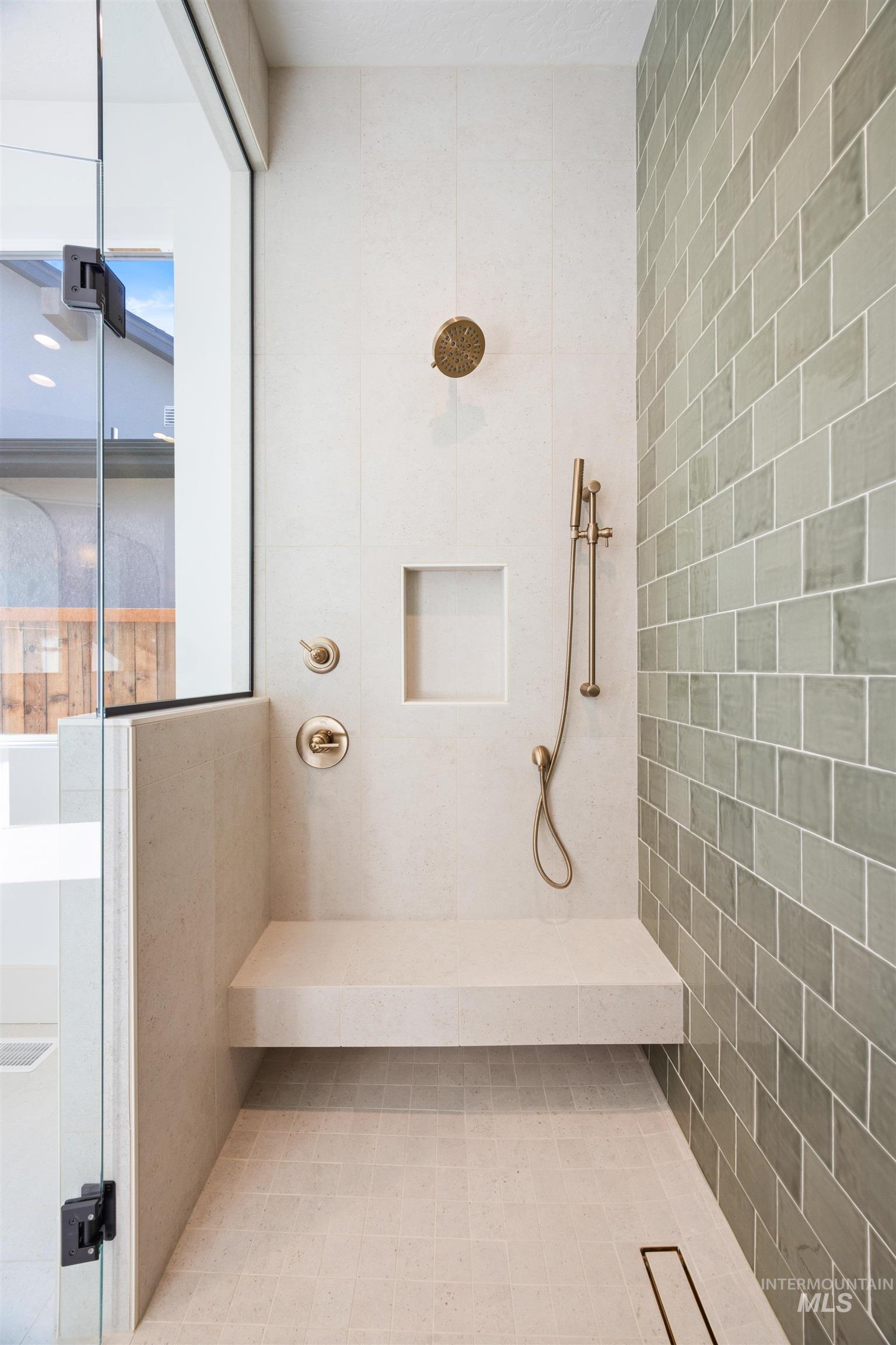 property viewer photo 20