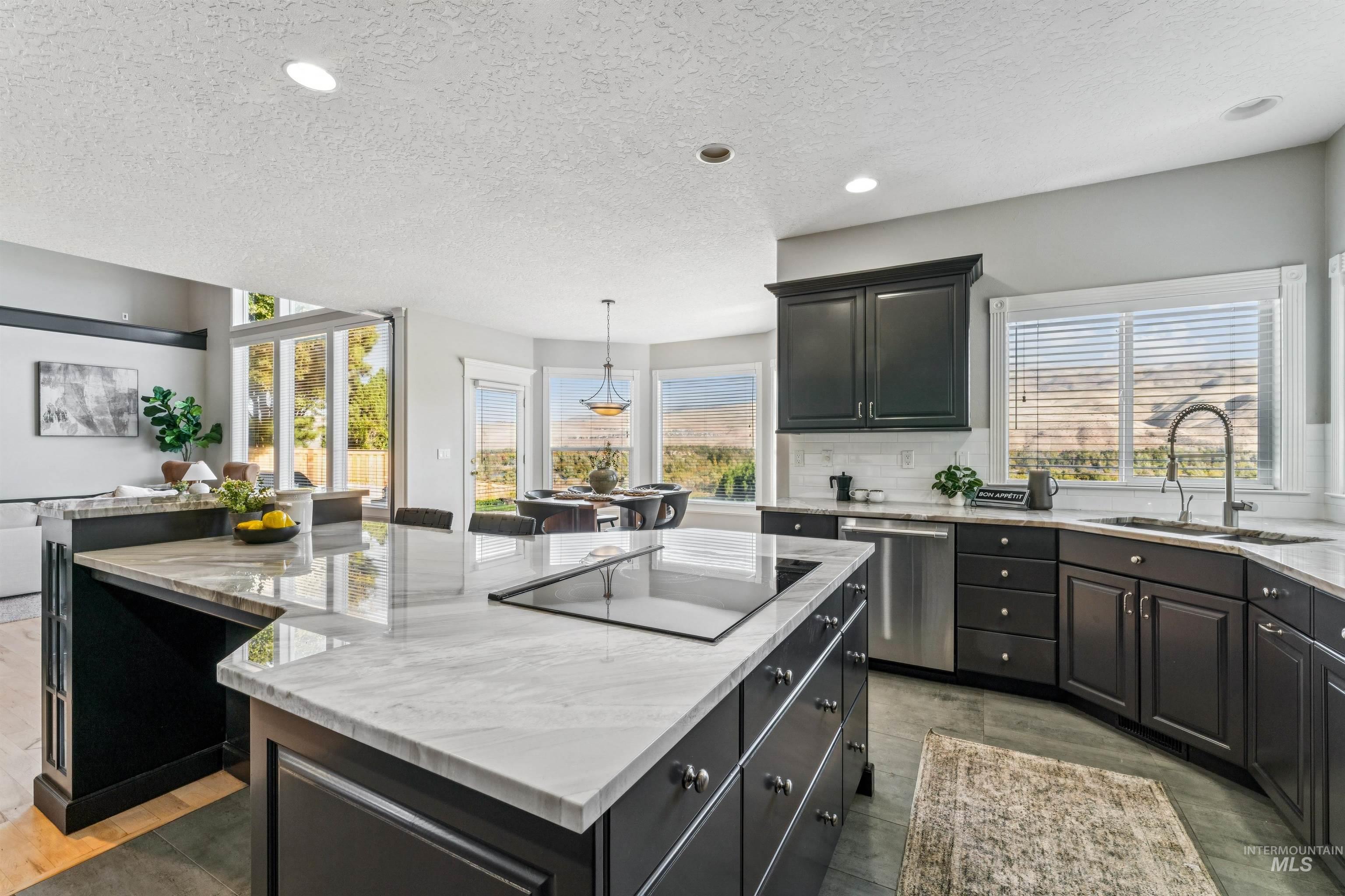 property viewer photo 18