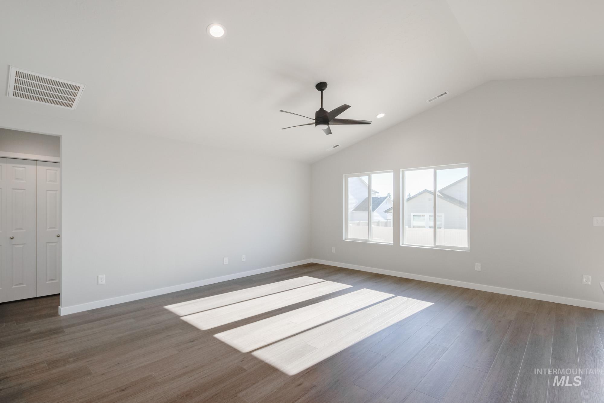 property viewer photo 12