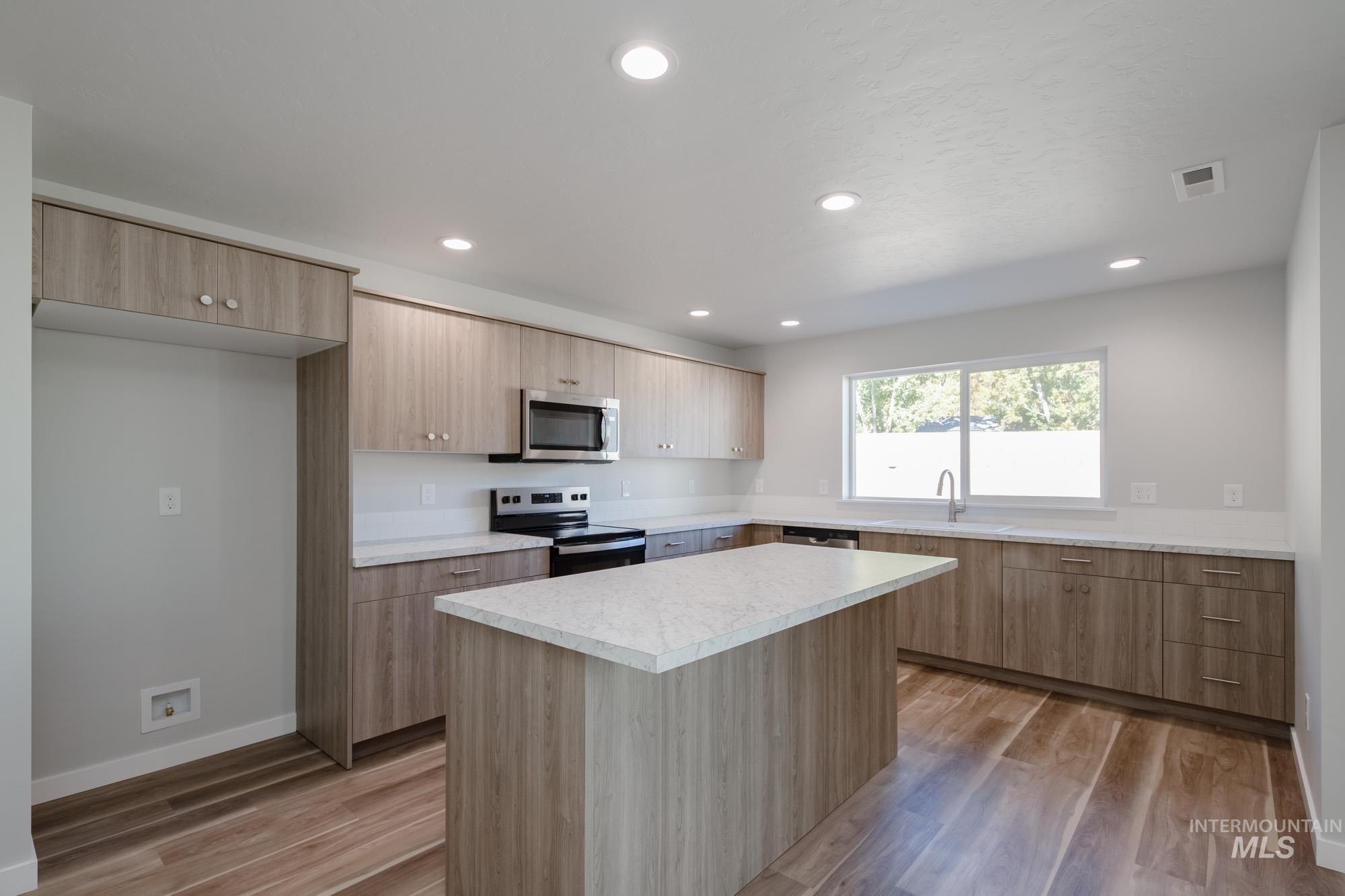 property viewer photo 3
