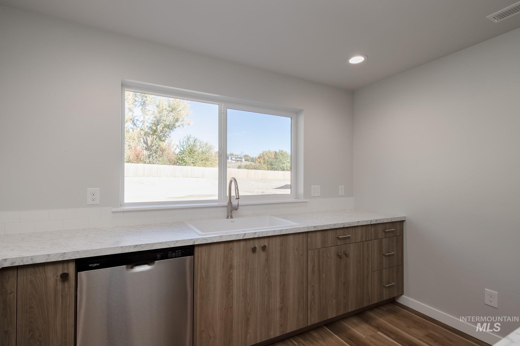 property viewer photo 7