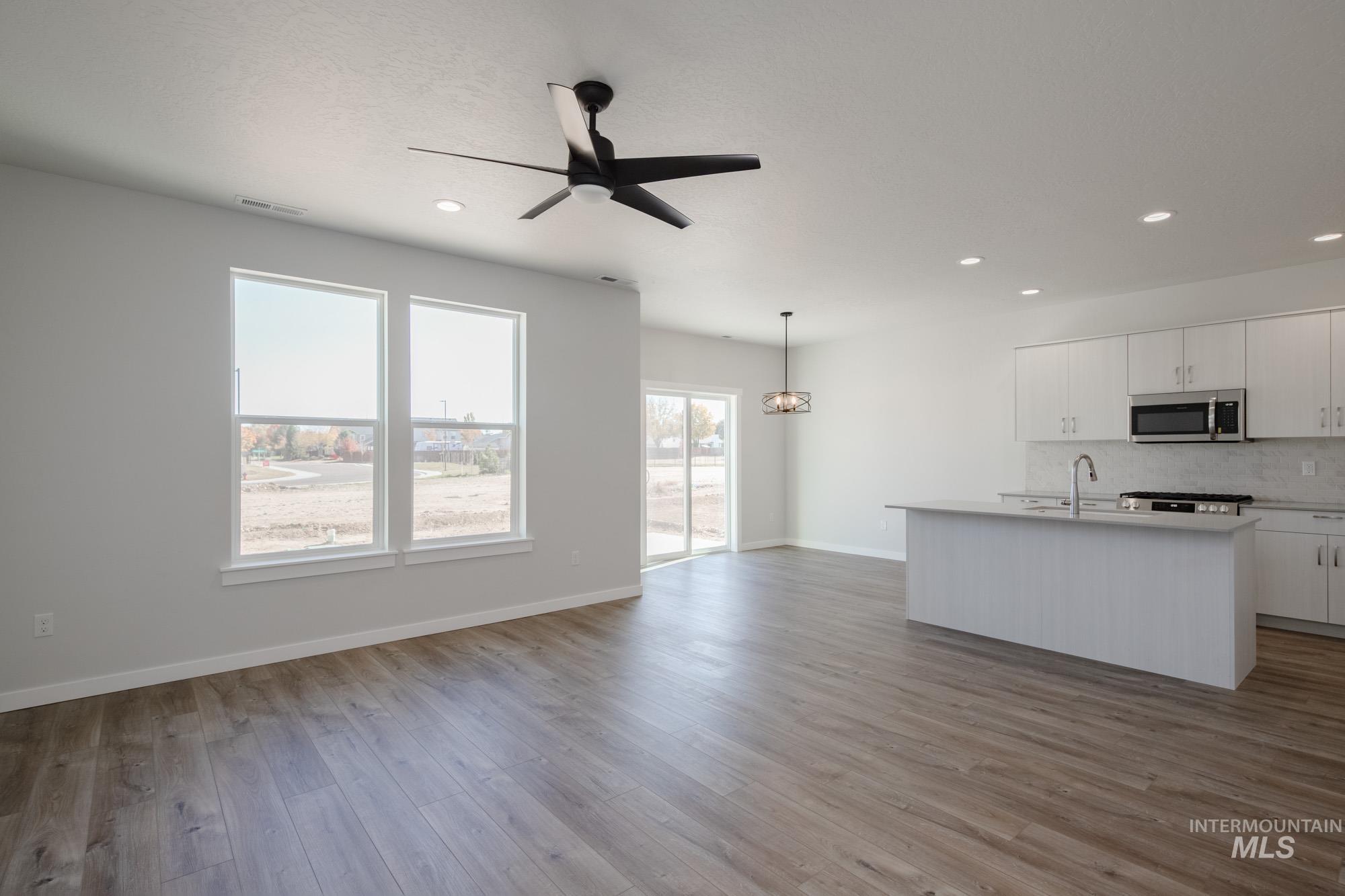 property viewer photo 12