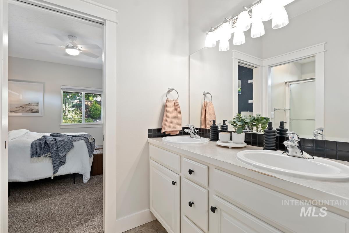 property viewer photo 24