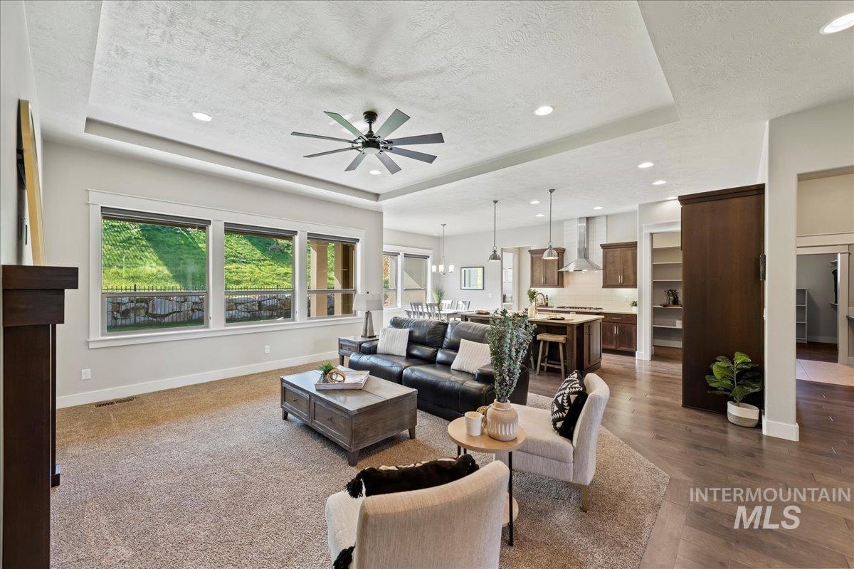 property viewer photo 3