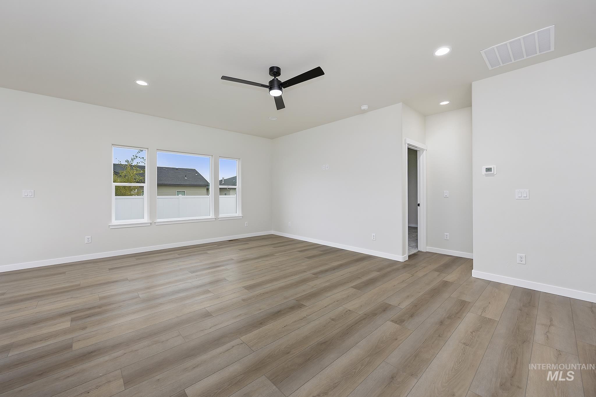 property viewer photo 4
