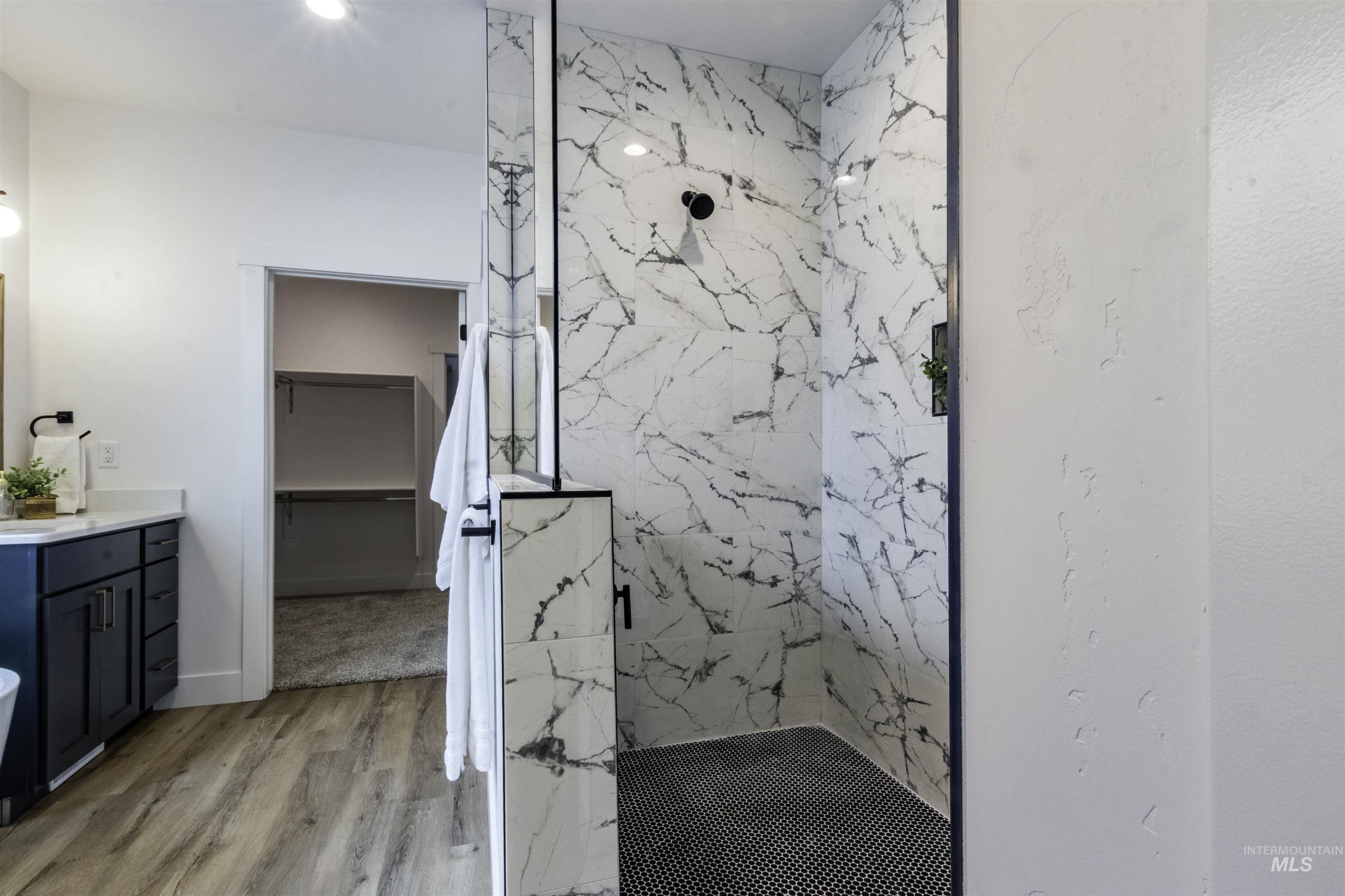 property viewer photo 18