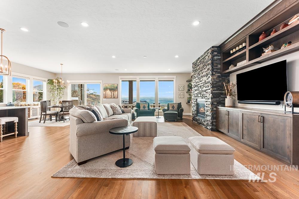 property viewer photo 2