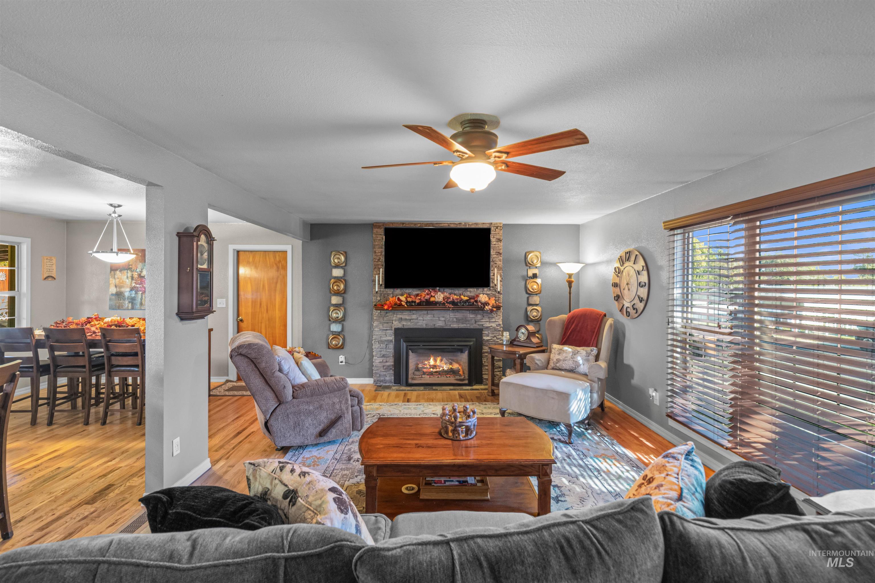 property viewer photo 2