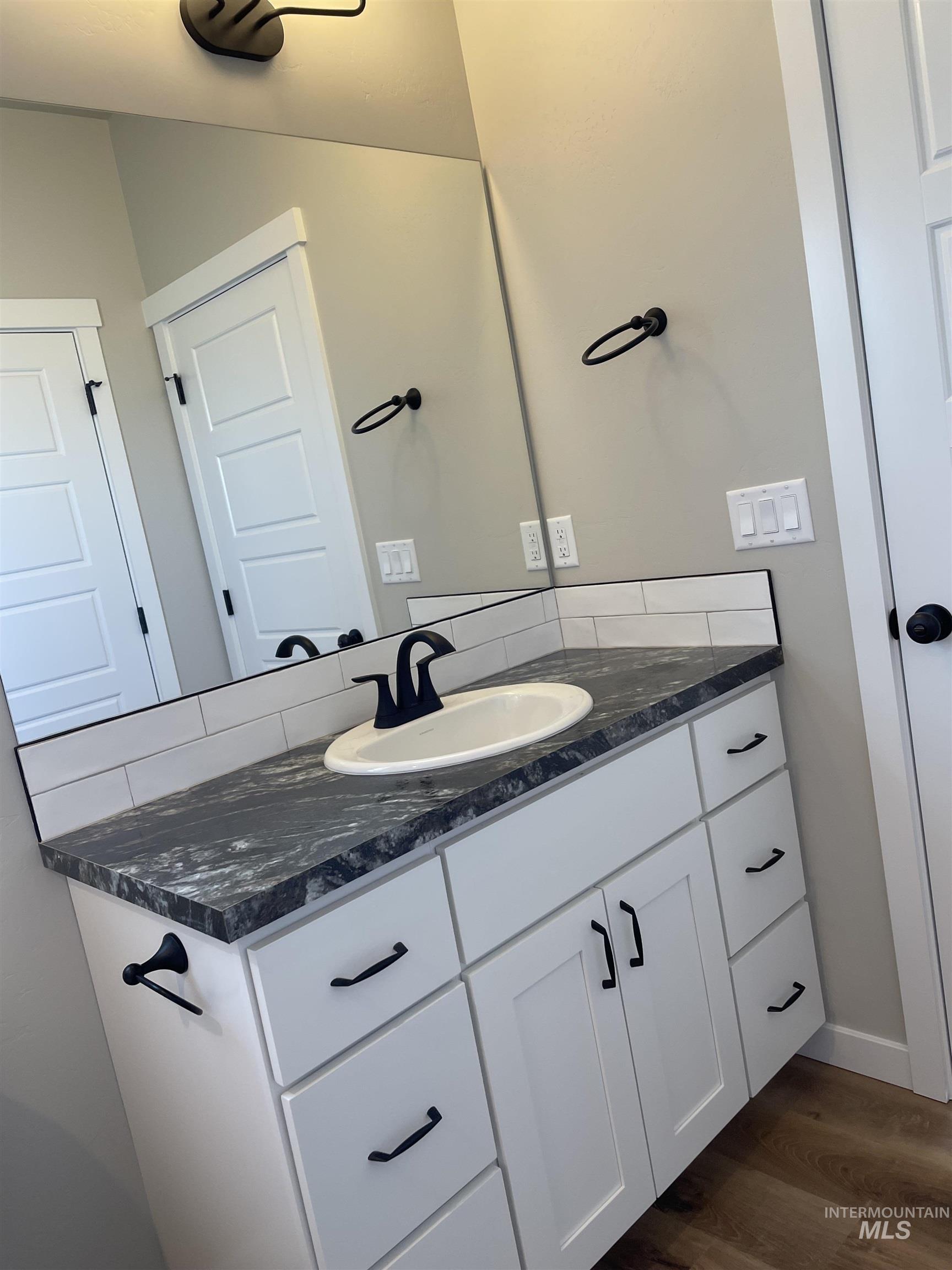 property viewer photo 15
