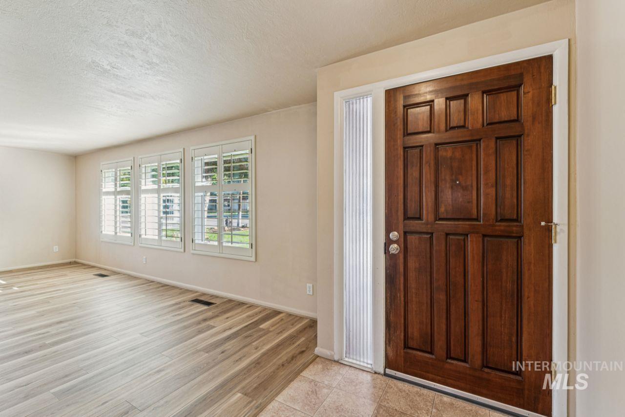 property viewer photo 2