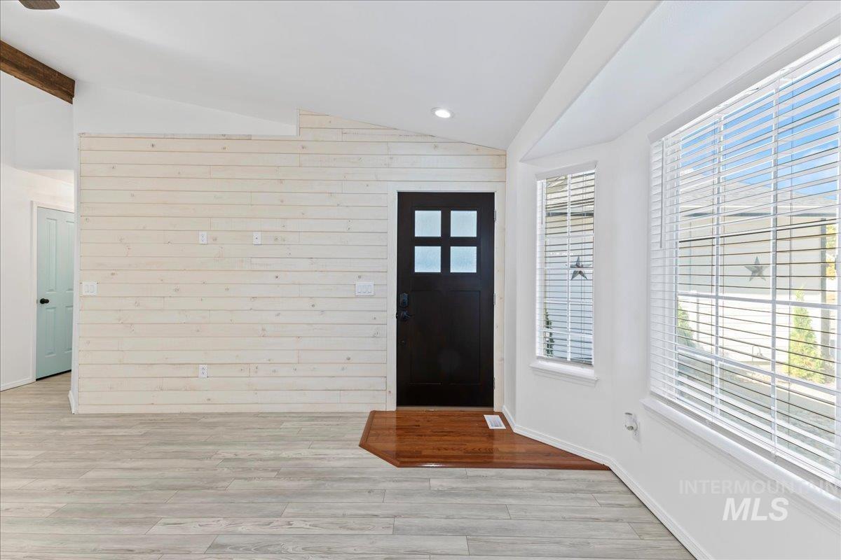 property viewer photo 7