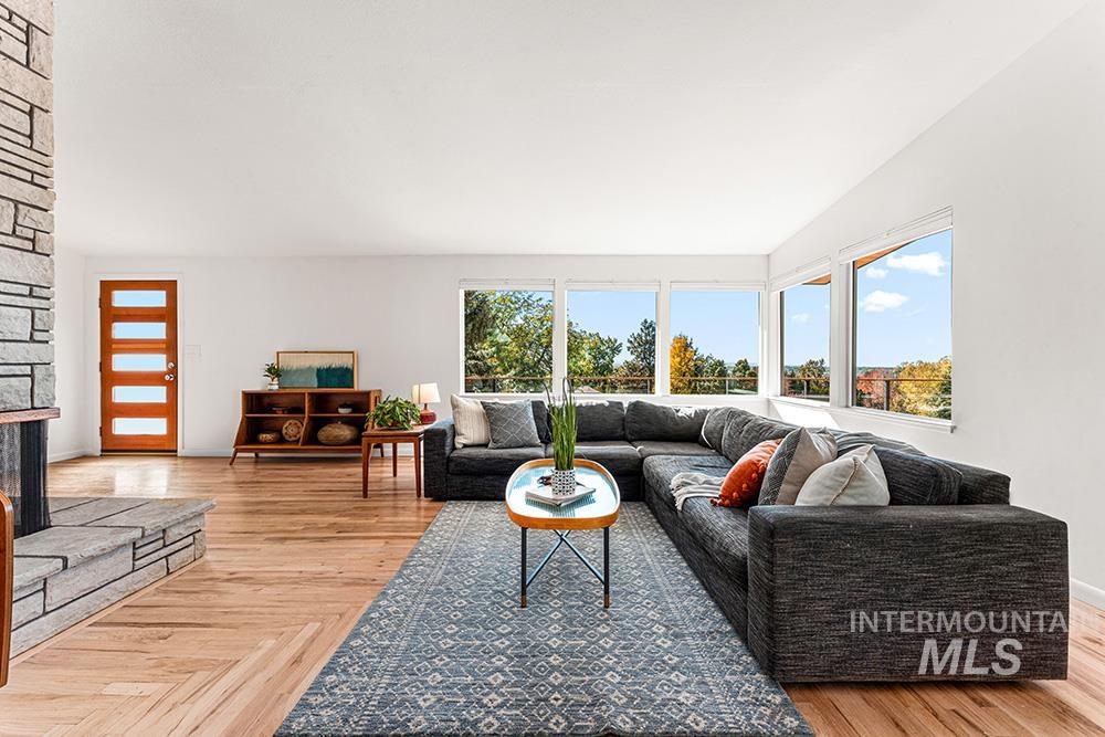property viewer photo 2