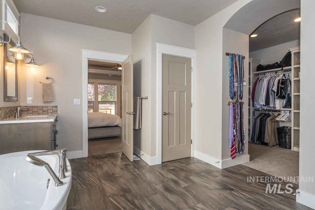 property viewer photo 18
