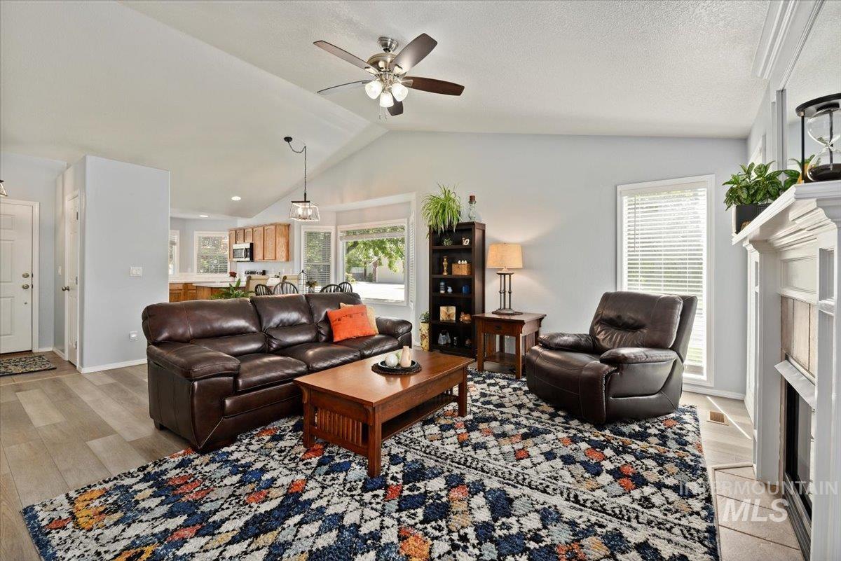 property viewer photo 3