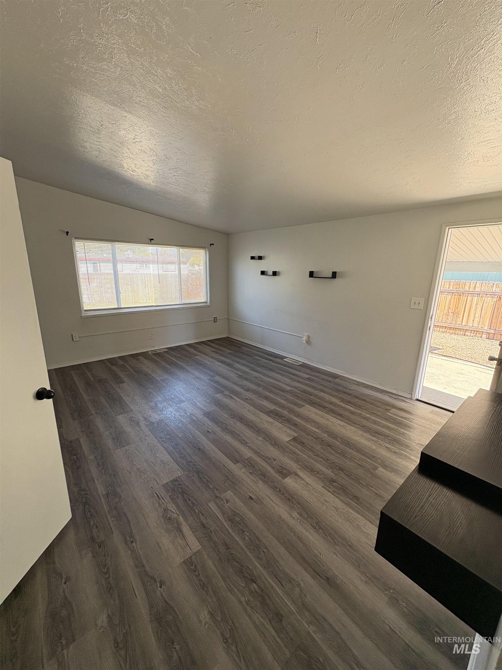 property viewer photo 4